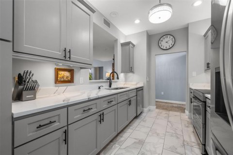 Condo in Dunedin, Florida, 3 bedrooms  № 1601879 - photo 8
