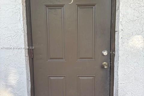 Condominio en alquiler en Coral Springs, Florida, 3 dormitorios, 138.61 m2 № 1897114 - foto 2