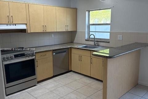 Condominio en alquiler en Coral Springs, Florida, 3 dormitorios, 138.61 m2 № 1897114 - foto 4