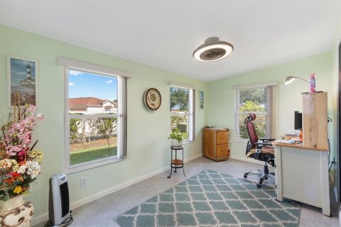 House in The Villages, Florida 2 bedrooms, 118.82 sq.m. № 1785079 - photo 17