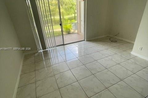 Снять в аренду таунхаус в Уэст-Палм-Бич, Флорида 2 спальни, 93.65м2, № 1998959 - фото 4