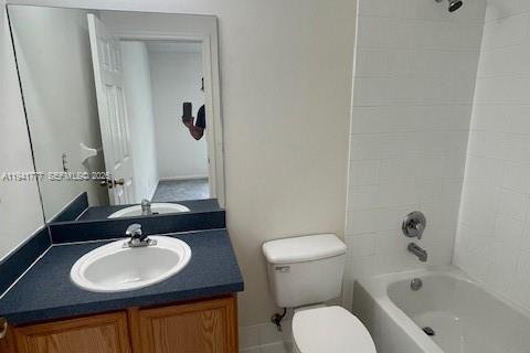 Снять в аренду таунхаус в Уэст-Палм-Бич, Флорида 2 спальни, 93.65м2, № 1998959 - фото 16