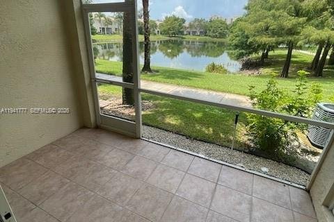 Снять в аренду таунхаус в Уэст-Палм-Бич, Флорида 2 спальни, 93.65м2, № 1998959 - фото 5