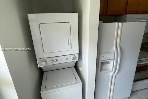 Снять в аренду таунхаус в Уэст-Палм-Бич, Флорида 2 спальни, 93.65м2, № 1998959 - фото 2