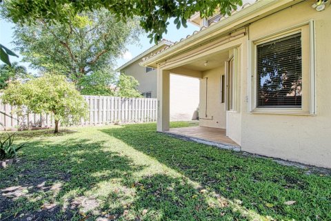 Casa en venta en Pembroke Pines, Florida, 4 dormitorios, 251.95 m2 № 1080525 - foto 1