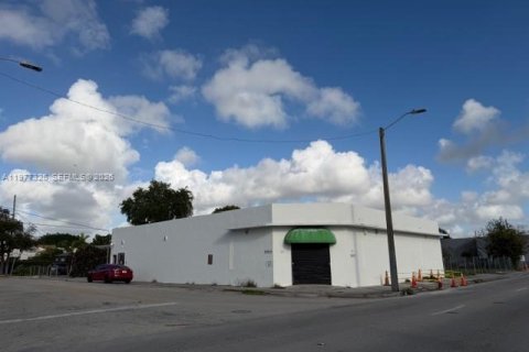 Propiedad comercial en Miami, Florida № 2075089