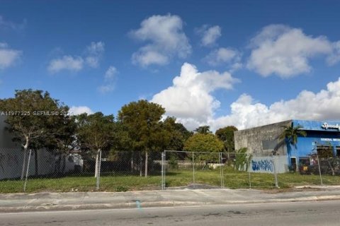 Propiedad comercial en venta en Miami, Florida № 2075089 - foto 3