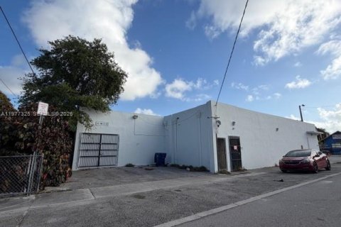 Propiedad comercial en venta en Miami, Florida № 2075089 - foto 2