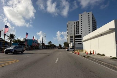 Propiedad comercial en venta en Miami, Florida № 2075089 - foto 4