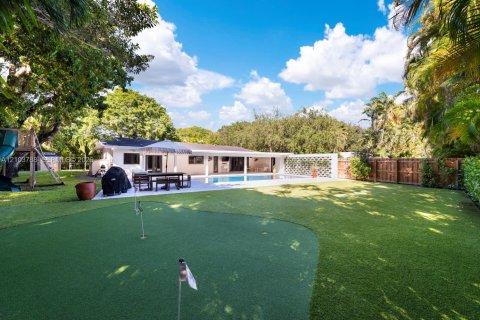 House in Pinecrest, Florida 4 bedrooms, 171.4 sq.m. № 2414748 - photo 22