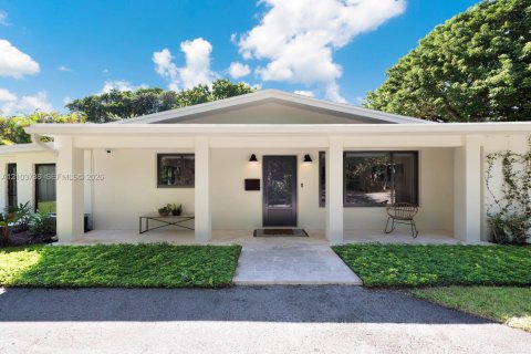 House in Pinecrest, Florida 4 bedrooms, 171.4 sq.m. № 2414748 - photo 8