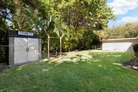 House in Pinecrest, Florida 4 bedrooms, 171.4 sq.m. № 2414748 - photo 24