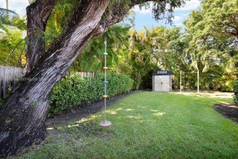 House in Pinecrest, Florida 4 bedrooms, 171.4 sq.m. № 2414748 - photo 23