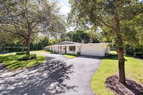 House in Pinecrest, Florida 4 bedrooms, 171.4 sq.m. № 2414748 - photo 7