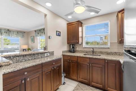 Condo in Deerfield Beach, Florida, 1 bedroom № 2181289 - photo 8