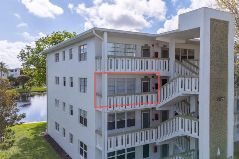 Condo in Deerfield Beach, Florida, 1 bedroom № 2181289 - photo 25