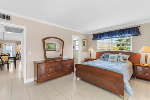 Condo in Deerfield Beach, Florida, 1 bedroom № 2181289 - photo 13