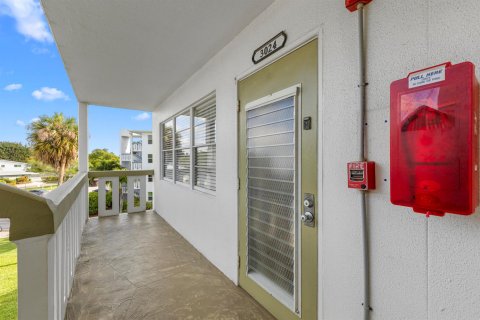 Condo in Deerfield Beach, Florida, 1 bedroom № 2181289 - photo 3
