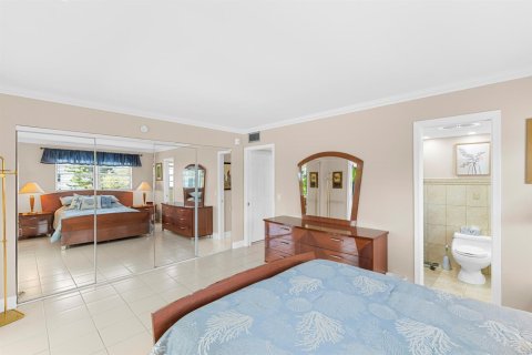 Condo in Deerfield Beach, Florida, 1 bedroom № 2181289 - photo 18
