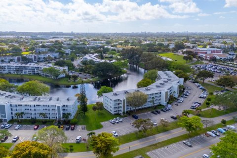 Condo in Deerfield Beach, Florida, 1 bedroom № 2181289 - photo 28