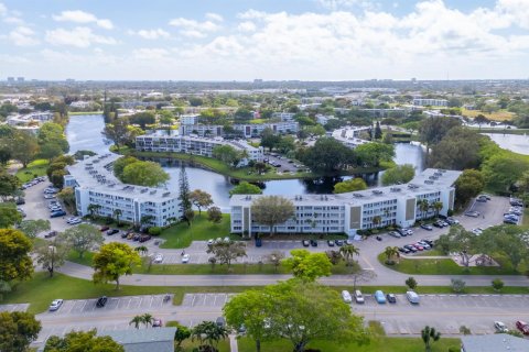 Condo in Deerfield Beach, Florida, 1 bedroom № 2181289 - photo 29