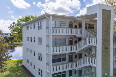 Condo in Deerfield Beach, Florida, 1 bedroom № 2181289 - photo 27