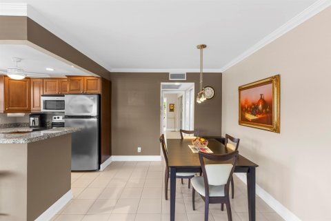 Condo in Deerfield Beach, Florida, 1 bedroom № 2181289 - photo 5