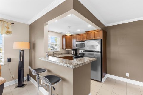 Condo in Deerfield Beach, Florida, 1 bedroom № 2181289 - photo 6