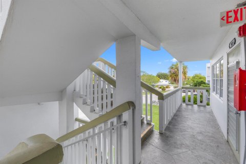 Condo in Deerfield Beach, Florida, 1 bedroom № 2181289 - photo 24