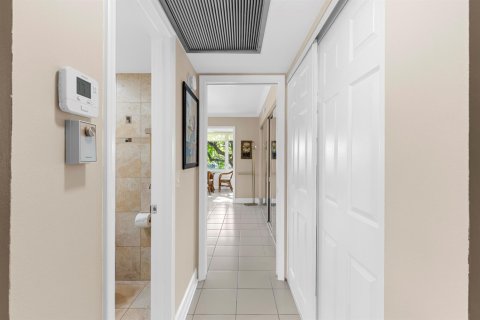 Condo in Deerfield Beach, Florida, 1 bedroom № 2181289 - photo 10