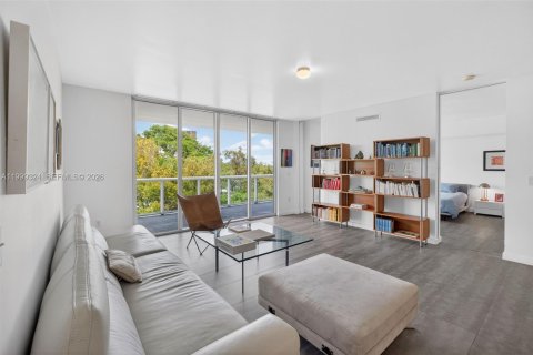 Кондоминиум с 2 спальнями в Майами, Флорида № 2064181