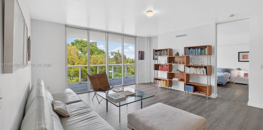 Кондоминиум с 2 спальнями в Майами, Флорида № 2064181