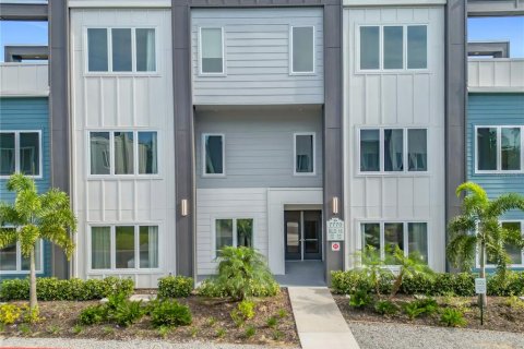 Condominio en alquiler en Four Corners, Florida, 3 dormitorios, 139.35 m2 № 1628443 - foto 1