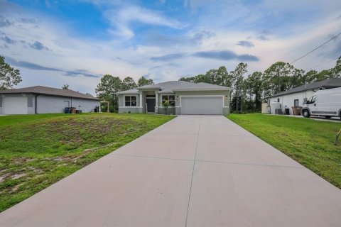 House in Lehigh Acres, Florida 3 bedrooms, 153.29 sq.m. № 2221269 - photo 2