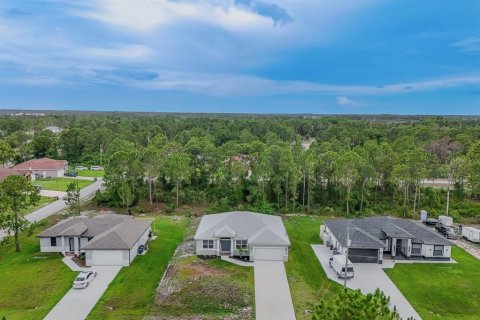 House in Lehigh Acres, Florida 3 bedrooms, 153.29 sq.m. № 2221269 - photo 3