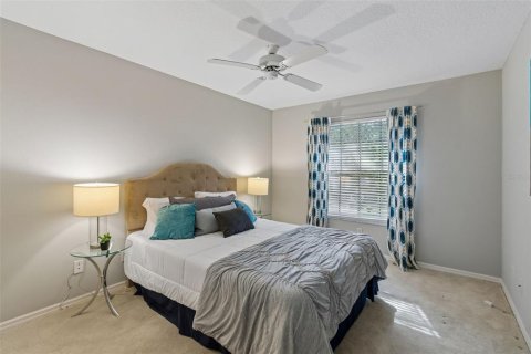 Townhouse in Saint Petersburg, Florida 3 bedrooms, 180.23 sq.m. № 2149383 - photo 18