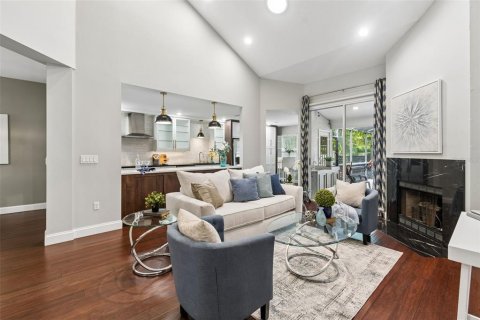 Townhouse in Saint Petersburg, Florida 3 bedrooms, 180.23 sq.m. № 2149383 - photo 12