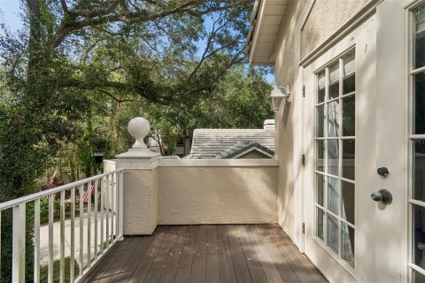 Townhouse in Saint Petersburg, Florida 3 bedrooms, 180.23 sq.m. № 2149383 - photo 17