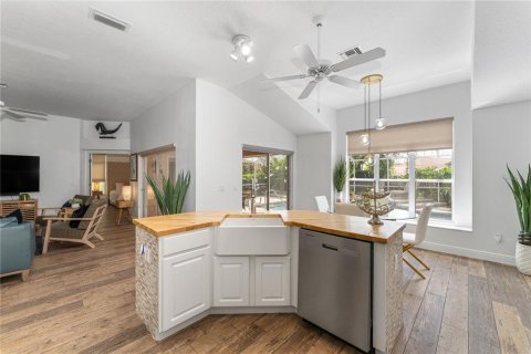 House in The Villages, Florida 2 bedrooms, 141.4 sq.m. № 1829999 - photo 9