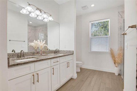 House in Palm Bay, Florida 3 bedrooms, 136.75 sq.m. № 1812803 - photo 15