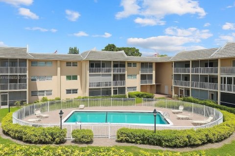 Condo in Coral Springs, Florida, 2 bedrooms  № 1933933 - photo 8