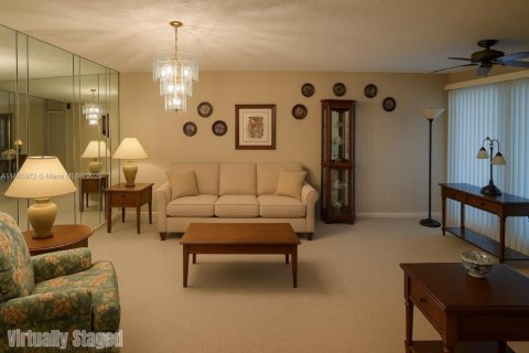 Condo in Coral Springs, Florida, 2 bedrooms  № 1933933 - photo 2