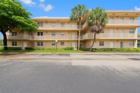 Condo in Coral Springs, Florida, 2 bedrooms  № 1933933 - photo 12