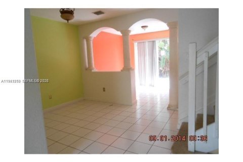Touwnhouse à louer à Hialeah, Floride: 3 chambres, 128.76 m2 № 1998396 - photo 5