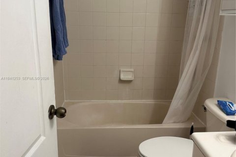 Touwnhouse à louer à Hialeah, Floride: 3 chambres, 128.76 m2 № 1998396 - photo 4