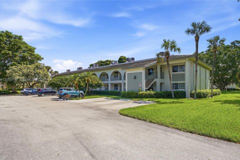 Condo in Coconut Creek, Florida, 2 bedrooms № 2172282
