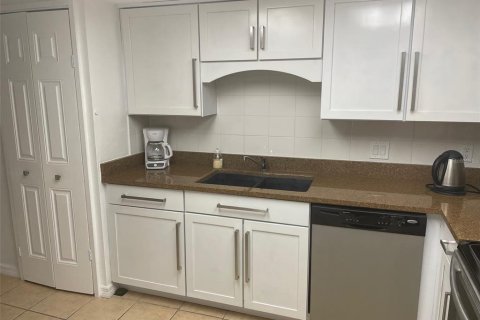 Condominio en alquiler en Treasure Island, Florida, 2 dormitorios, 109.16 m2 № 1840637 - foto 12