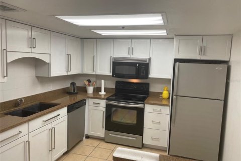 Condominio en alquiler en Treasure Island, Florida, 2 dormitorios, 109.16 m2 № 1840637 - foto 9