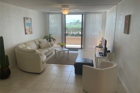 Condominio en alquiler en Treasure Island, Florida, 2 dormitorios, 109.16 m2 № 1840637 - foto 13