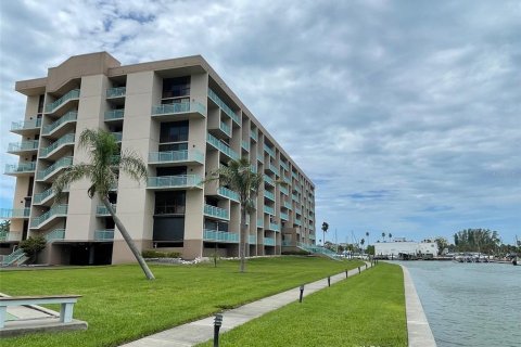 Condominio en alquiler en Treasure Island, Florida, 2 dormitorios, 109.16 m2 № 1840637 - foto 2